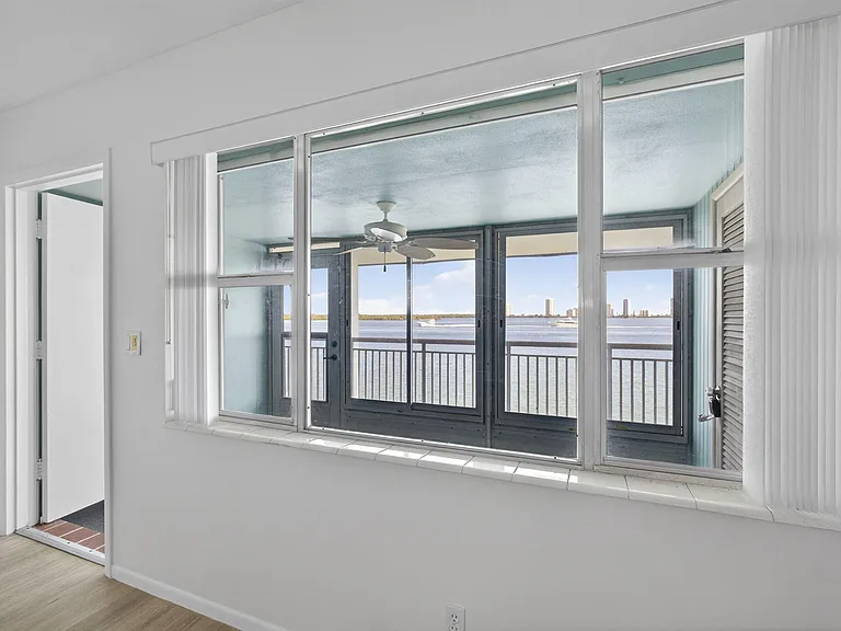 100 Shore Ct #307 — Photo 8