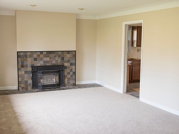 4th image of 210 Logan Ave W