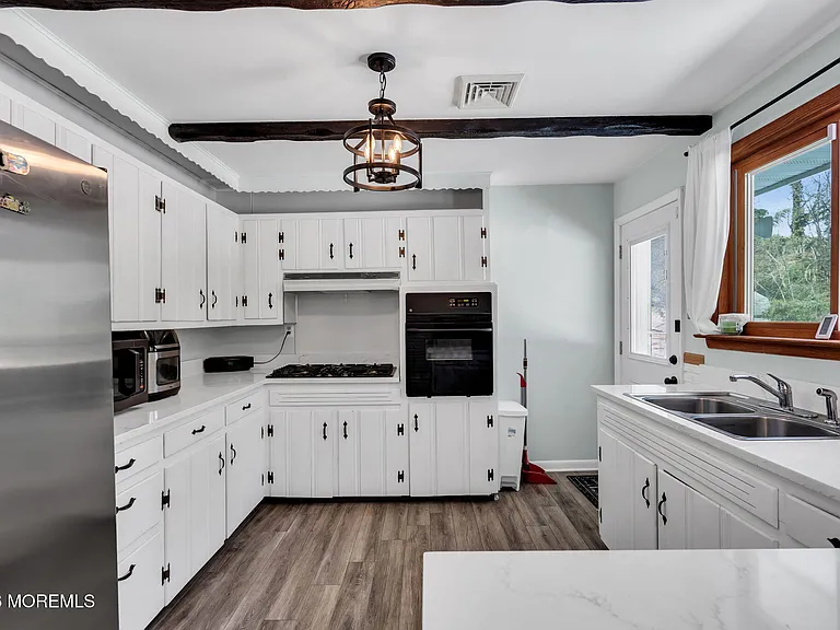 46 Sunset Ave — Photo 9