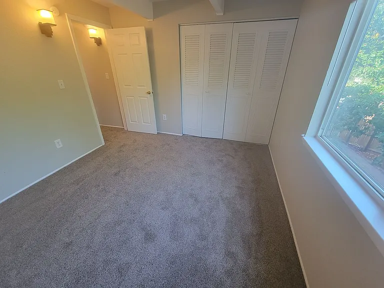 3574 Broadway St — Photo 16