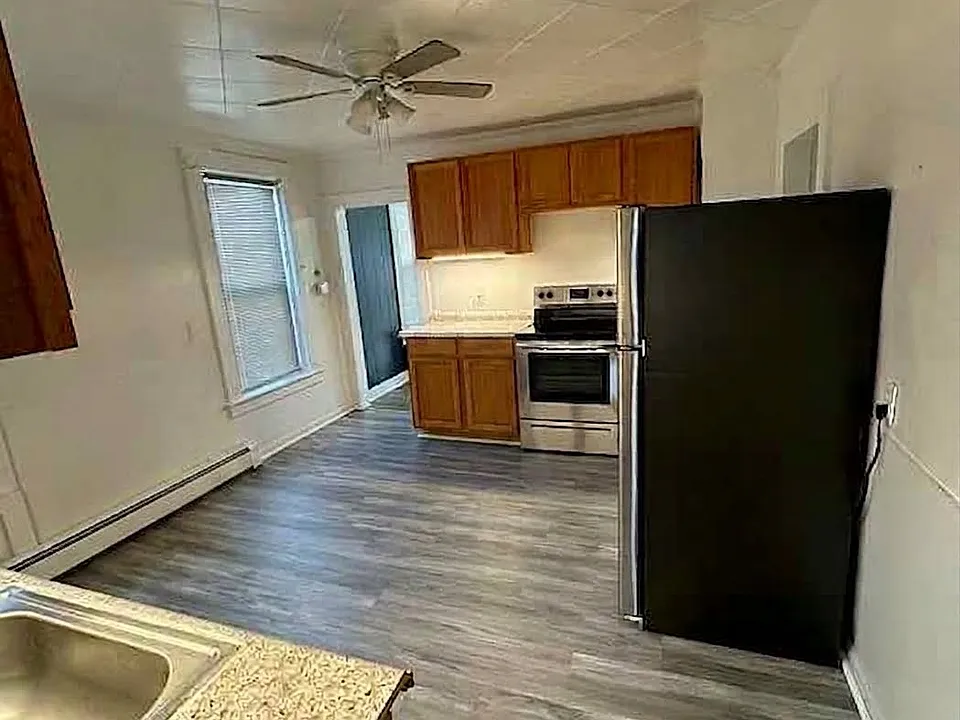 128 Main St #1