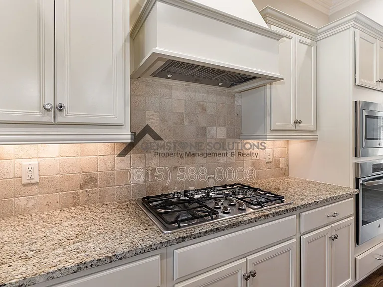 130 Hobbs Dr — Photo 8