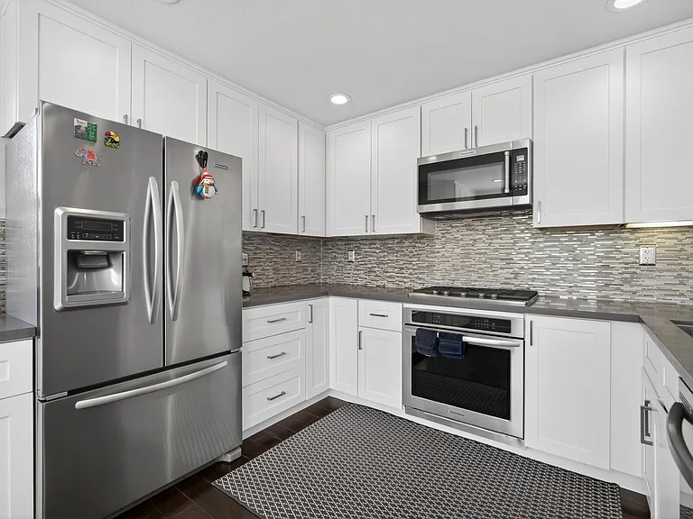 938 Visconti Pl — Photo 17