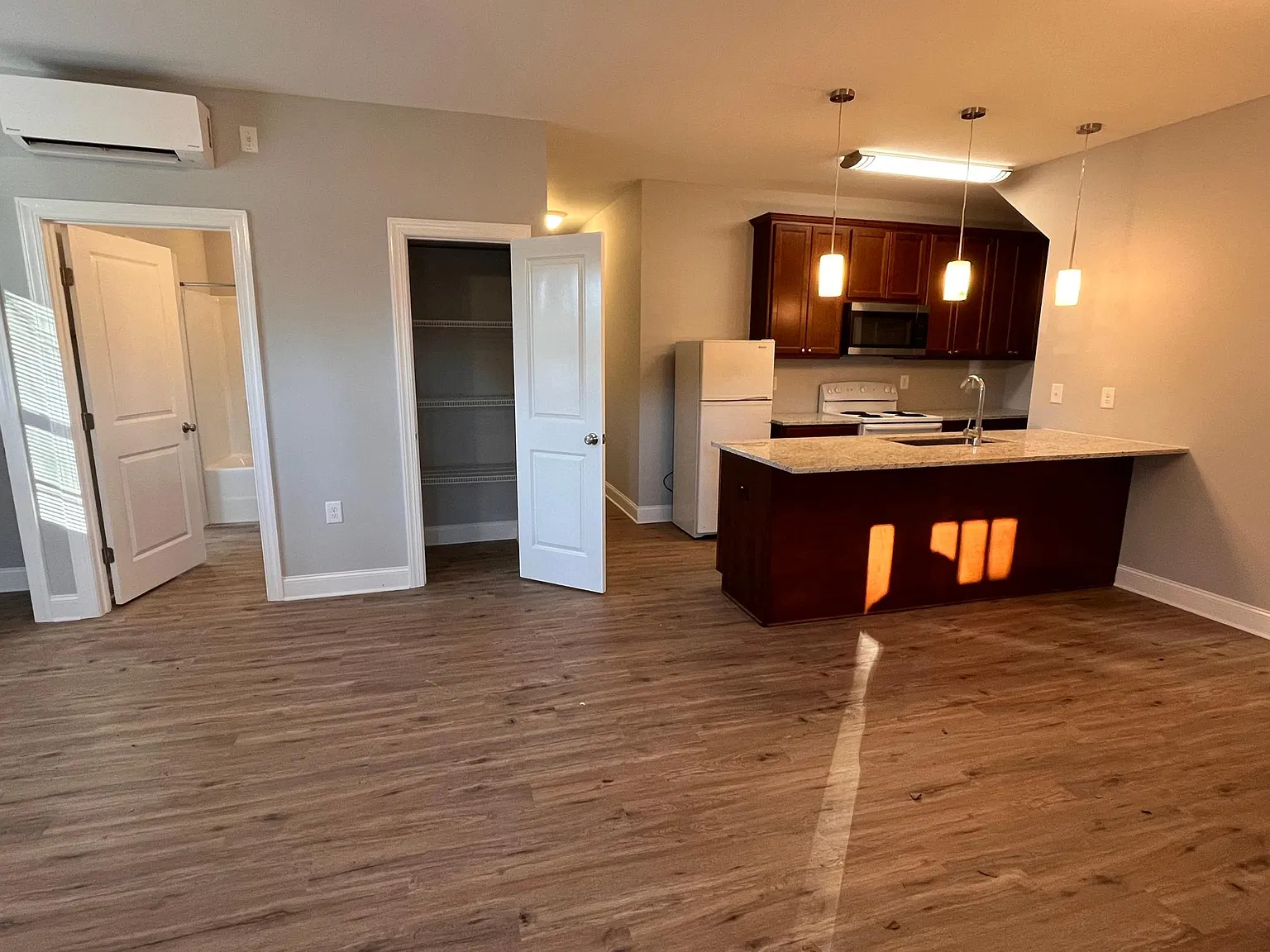 2 bed, 790 sqft, $1,250 — Photo 2