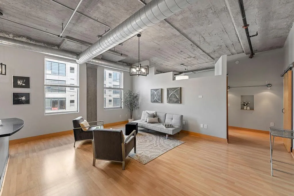 1 bed, 1.0 bath, 988 sqft, $2,150 — Photo 3