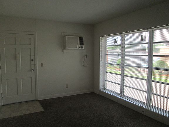 Living Room pic 2