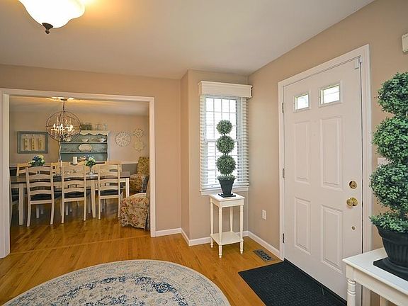 3rd image of 31 Vineyard Pl
