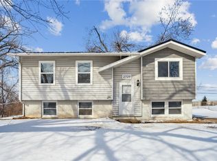 2720 Matthew Dr SW, Cedar Rapids, IA 52404