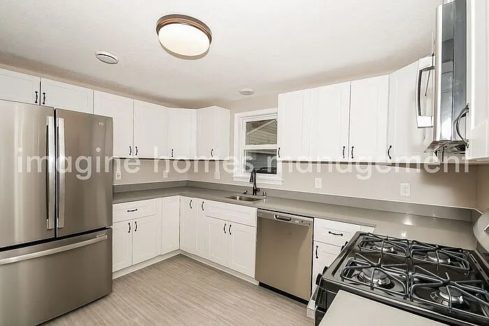 916 20th Ave NE — Photo 9