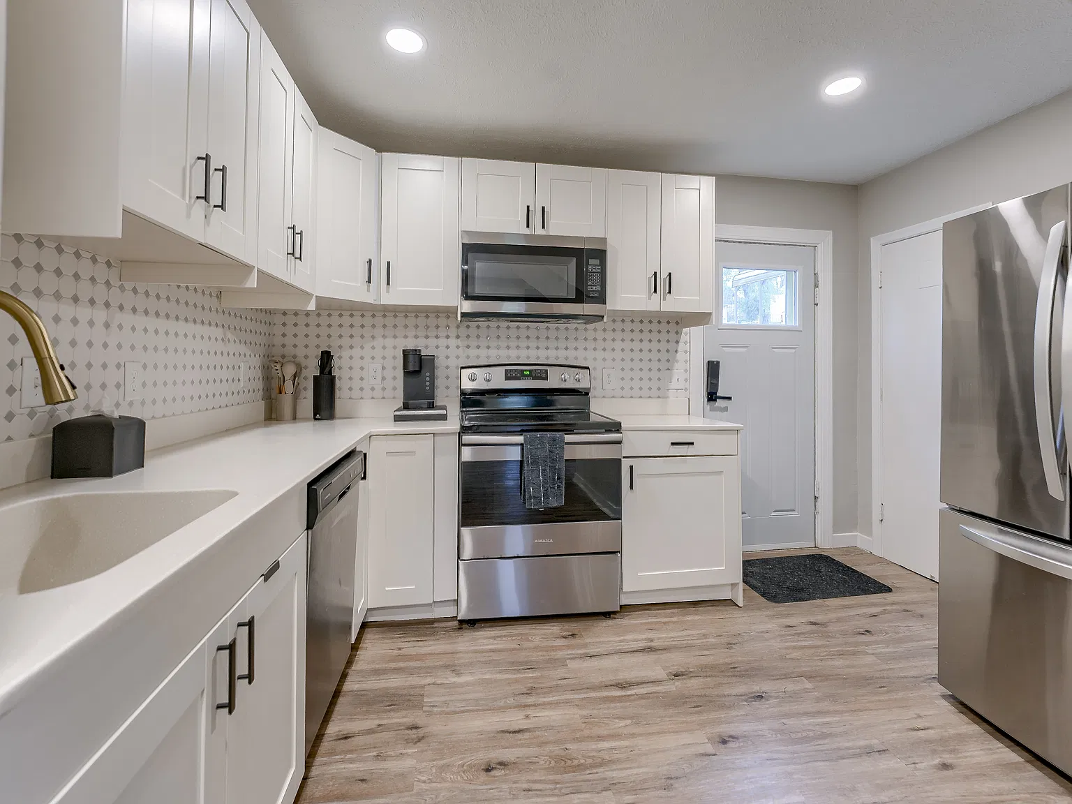 3 bed, 1376 sqft, $2,700 — Photo 3