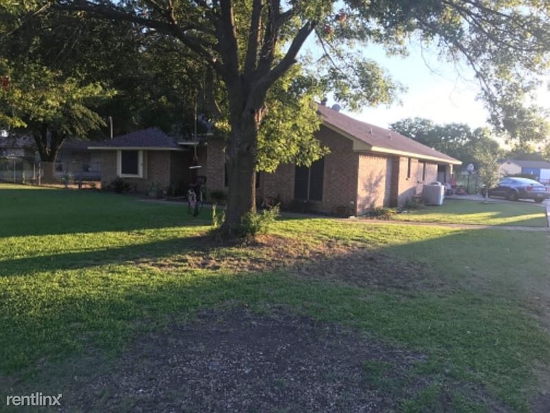 1st image of 127 Crest Brook Dr