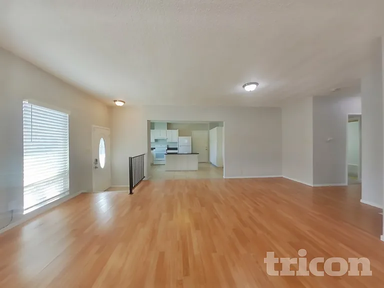 573 Laurel St — Photo 4