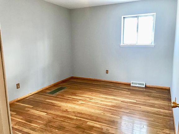 2nd image of 941 Livermore Ln