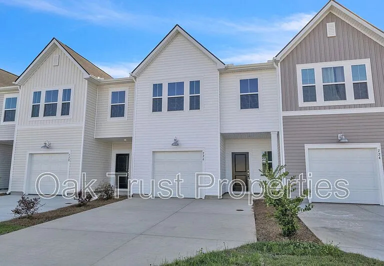 726 Ridgley Dr — Photo 1