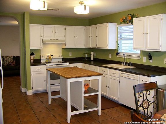 2nd image of 3521 Saratoga Pl