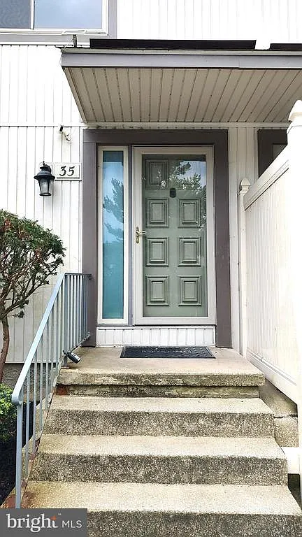 2 bed, 1.0 bath, 992 sqft, $1,900 — Photo 2
