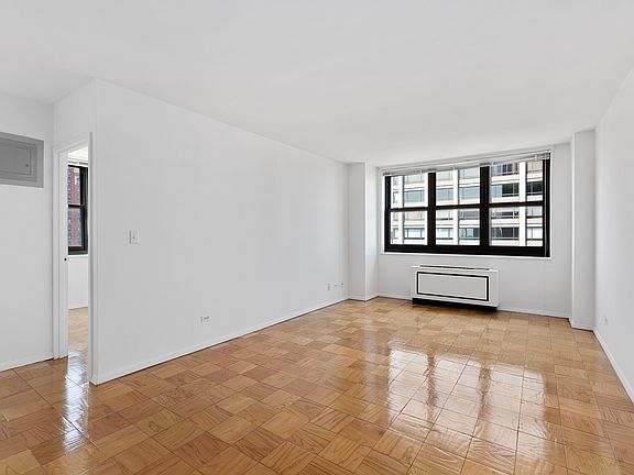 3rd image of 200 E 72nd St APT 32F