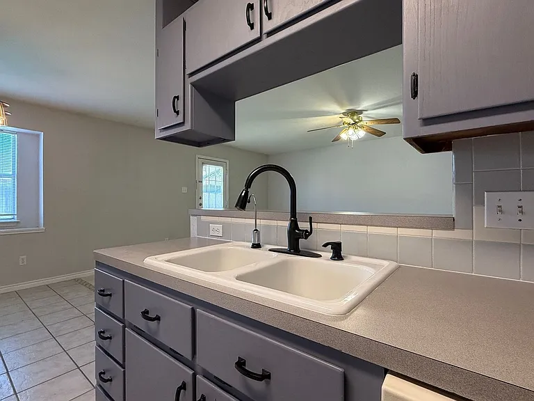 1820 Fleetwood Dr — Photo 7
