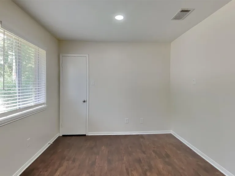 2631 Sherwood Hollow Ln — Photo 7