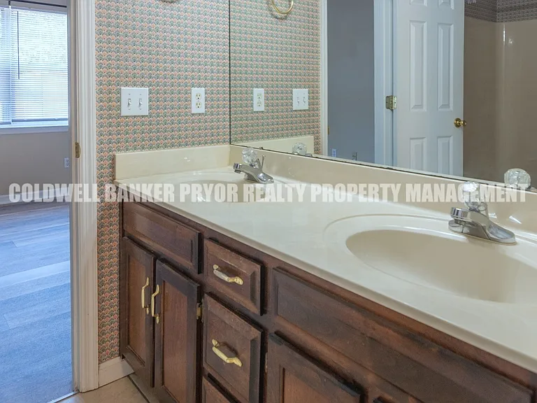 1240 N Concord Rd — Photo 23
