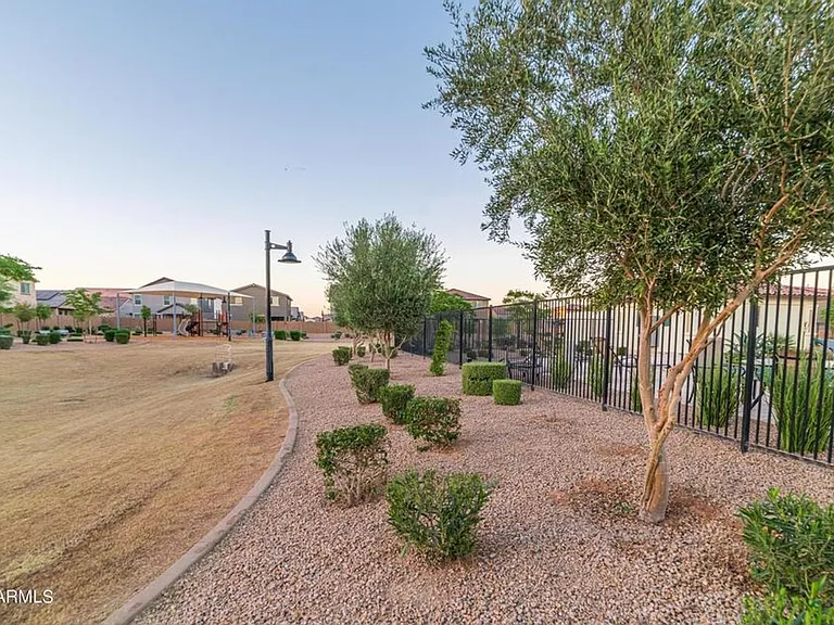 15085 W Desert Bloom St — Photo 24