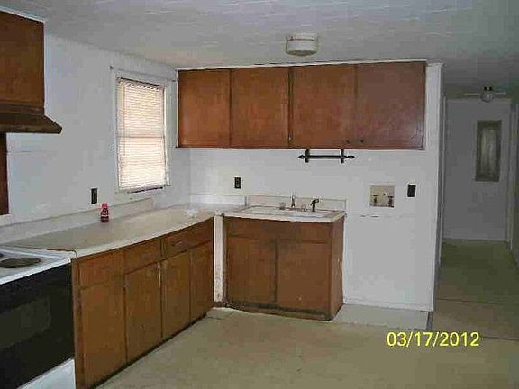 4th image of 49 West Ave