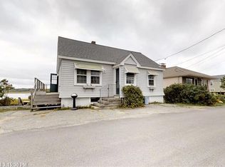 16 Riverside Dr, Wells, ME 04090