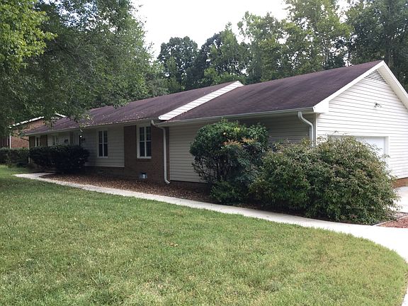 2nd image of 2315 Bonnie Ln