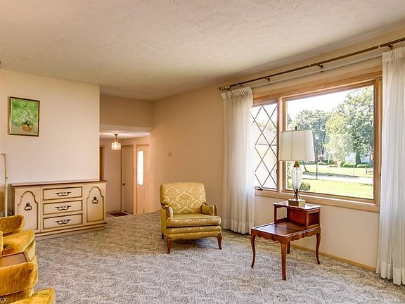 3rd image of 32623 Arlesford Dr