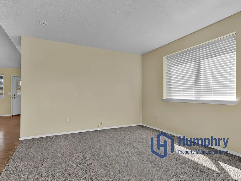 157 W Rockford St — Photo 5