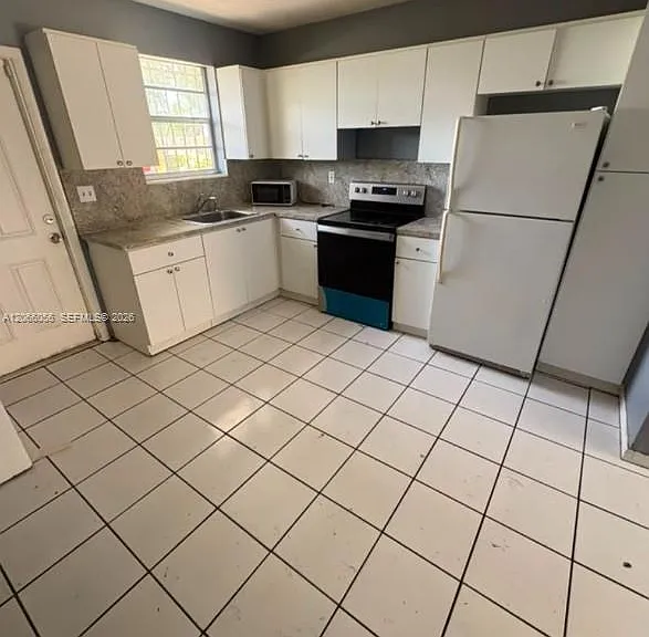 1693 NW 8th Ave #0 — Photo 3