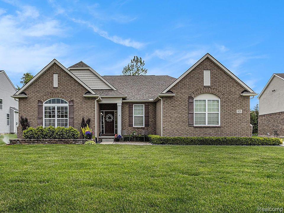 1st image of 825 McIntosh Ct
