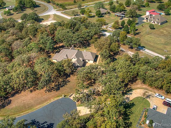 4th image of 3704 Cliff Dr