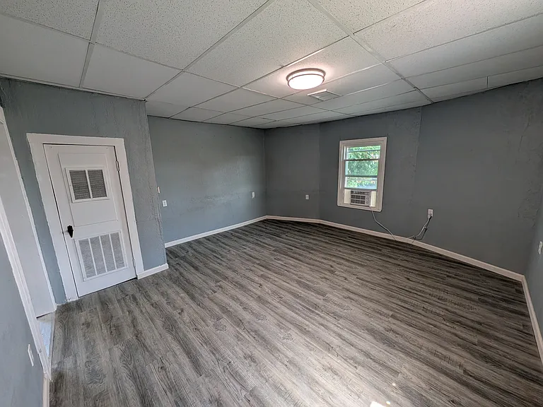 409 S 2nd St — Photo 3
