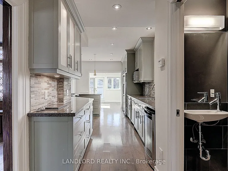 138 Fallingbrook Rd — Photo 2