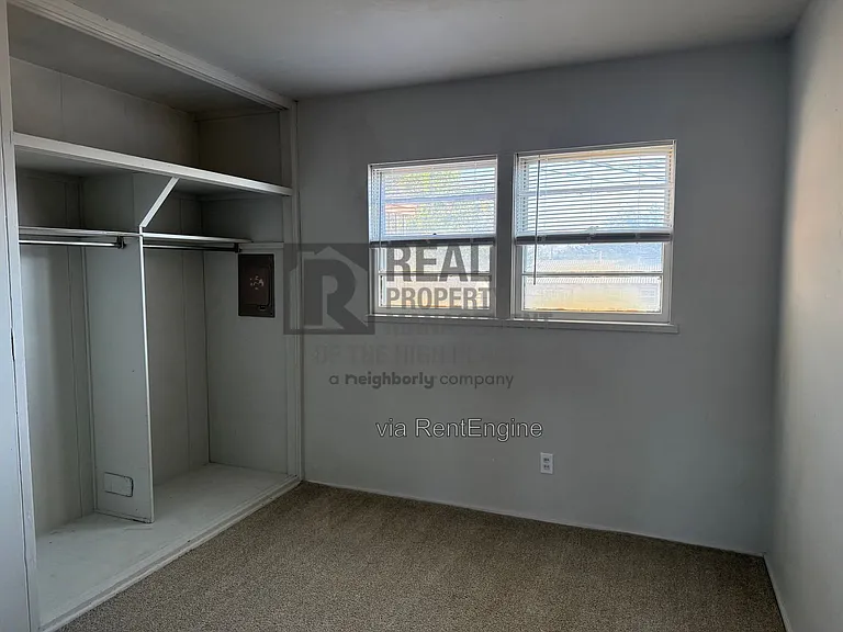 301 Teakwood St — Photo 8