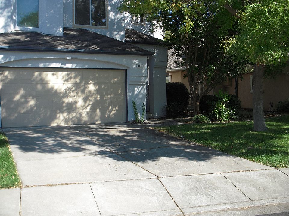 1st image of 807 Chateau Cir