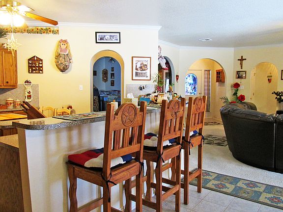 Nice kitchen with bar area
