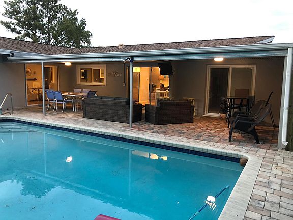 3rd image of 2039 Dolphin Blvd S