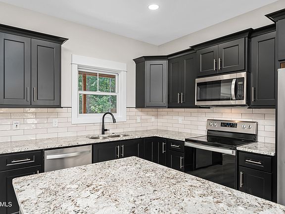 5th image of 167 Hawes Cir