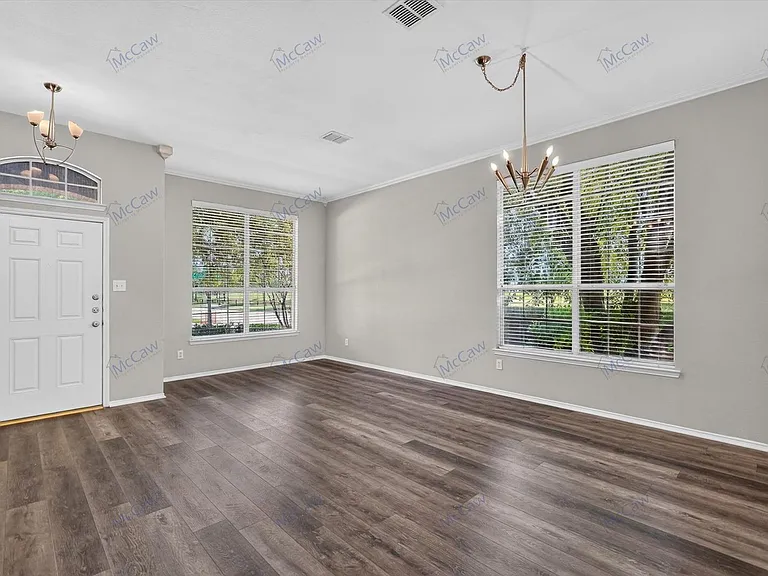7297 Chinquapin Dr — Photo 2