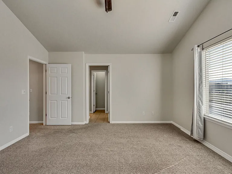 1643 W Wynview Ln — Photo 8