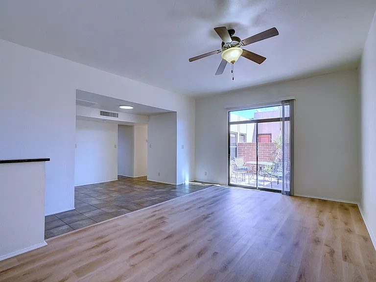 Riverside Suites — Photo 19