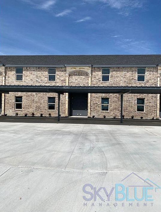 1st image of 1400 Hummingbird Dr #3