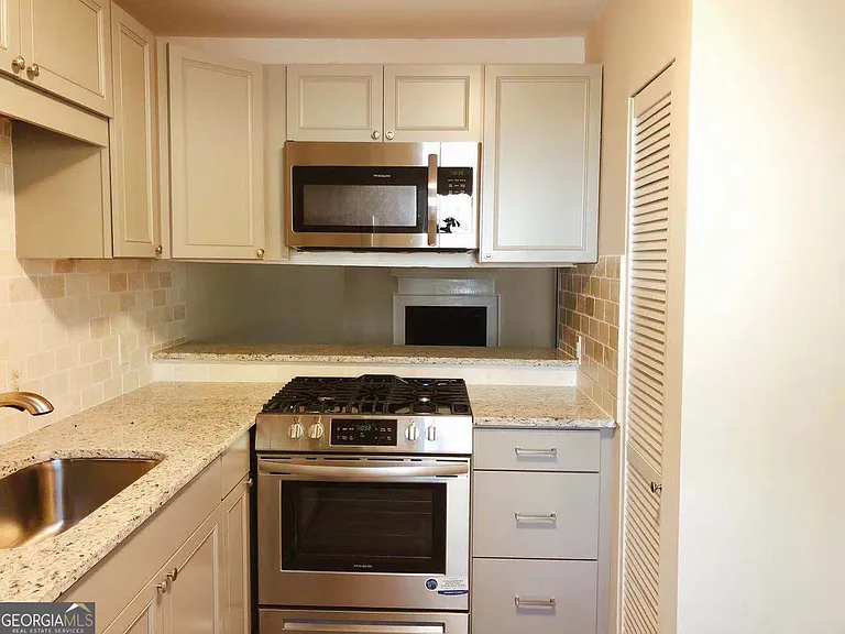 1819 Cumberland Valley Pl SE — Photo 3