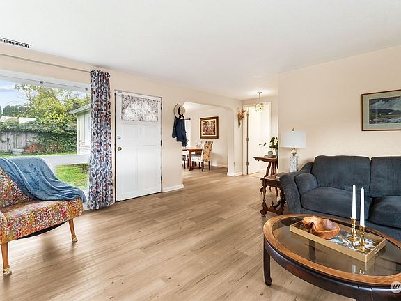 3rd image of 8021 S Fawcett Avenue
