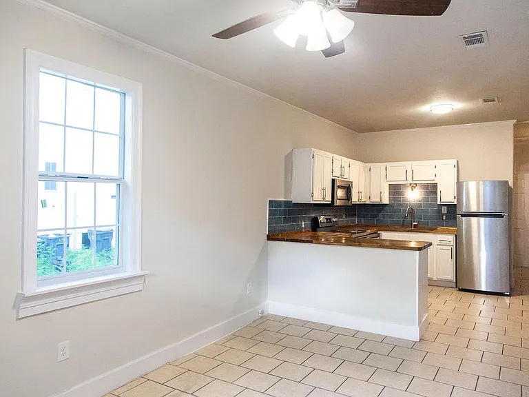 534 S Telemachus St — Photo 3