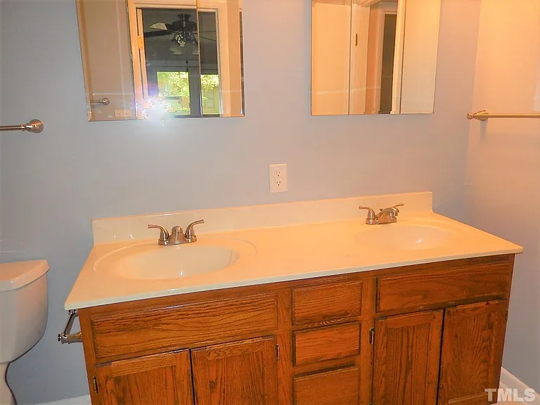 6704 Winding Trl — Photo 17