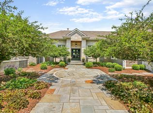 6950 W Ridgeview Ct, Mequon, WI 53092
