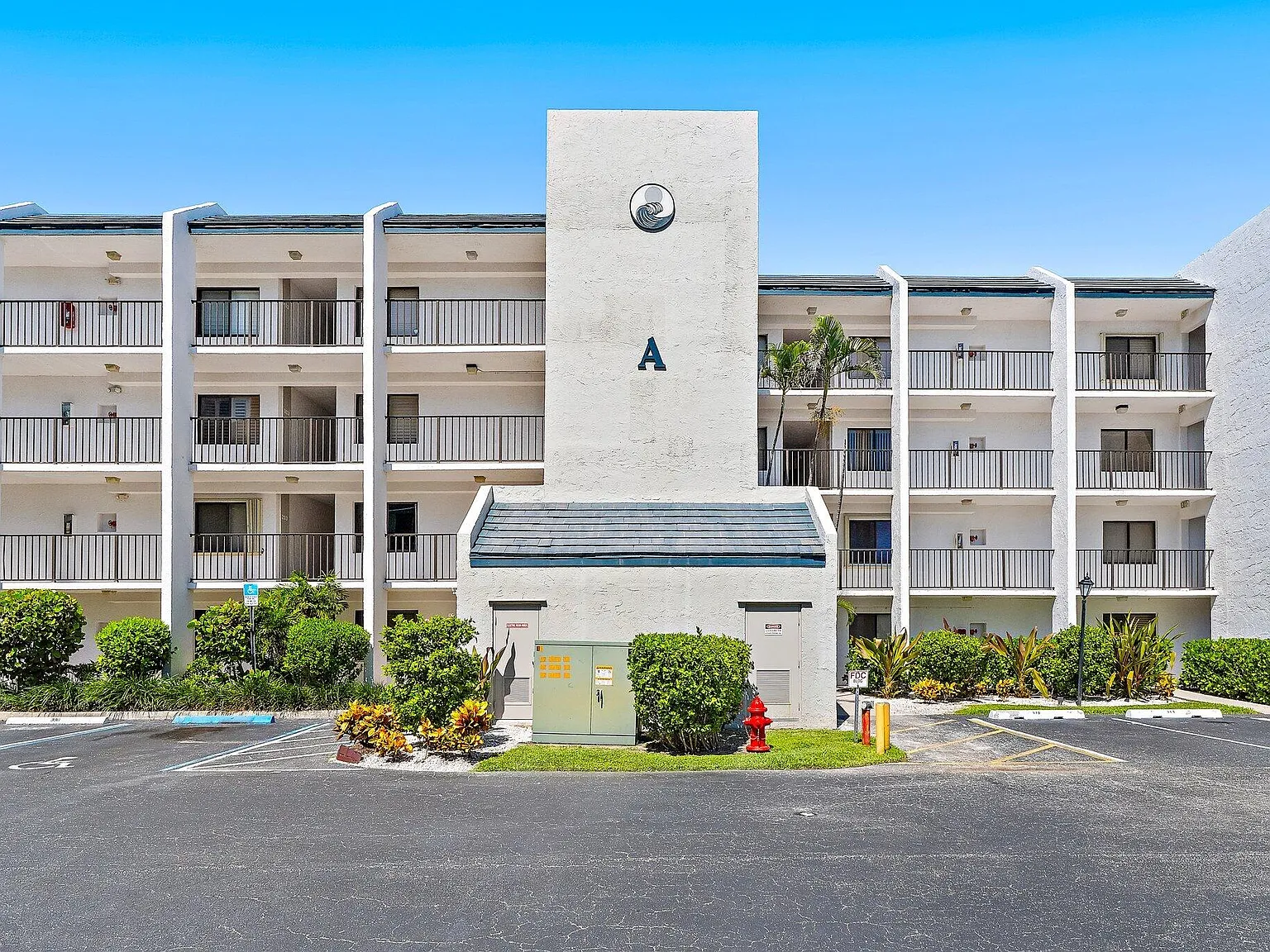 1 bed, 1.5 bath, 860 sqft, $5,500 — Photo 2